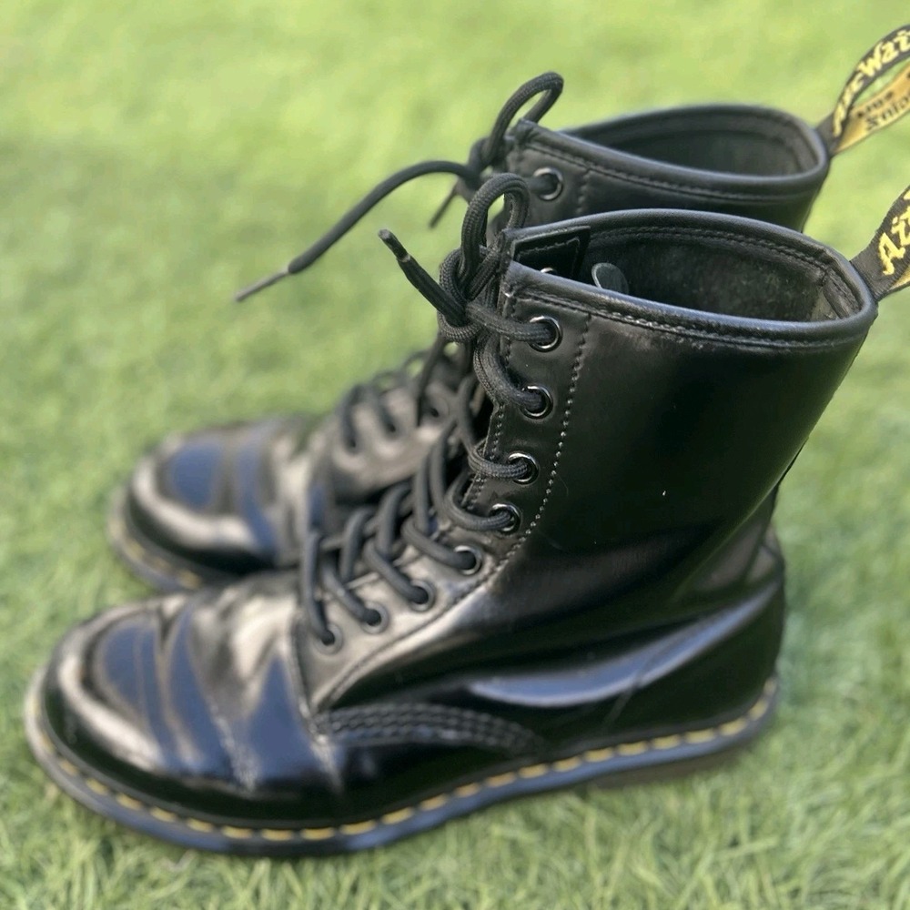 Dr. Martens 1460 AW004 Air Wair 8 Eye Leather Black Boots Womens 8 *Low Tread